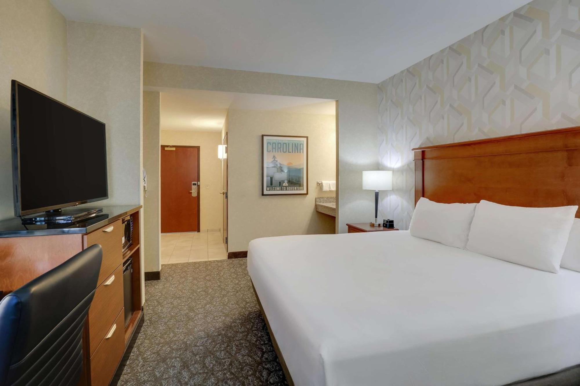Drury Inn & Suites Charlotte University Place Eksteriør bilde