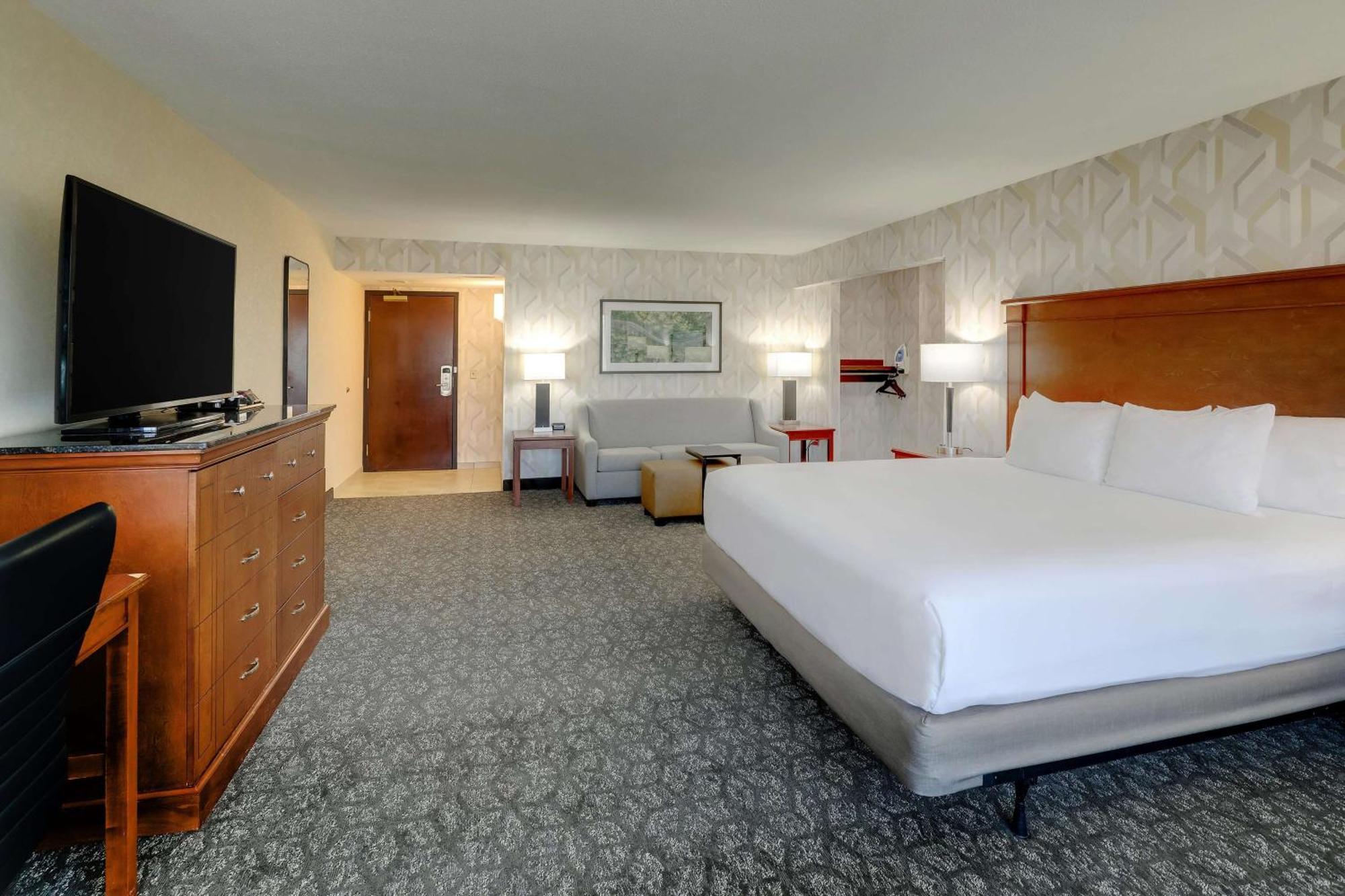 Drury Inn & Suites Charlotte University Place Eksteriør bilde