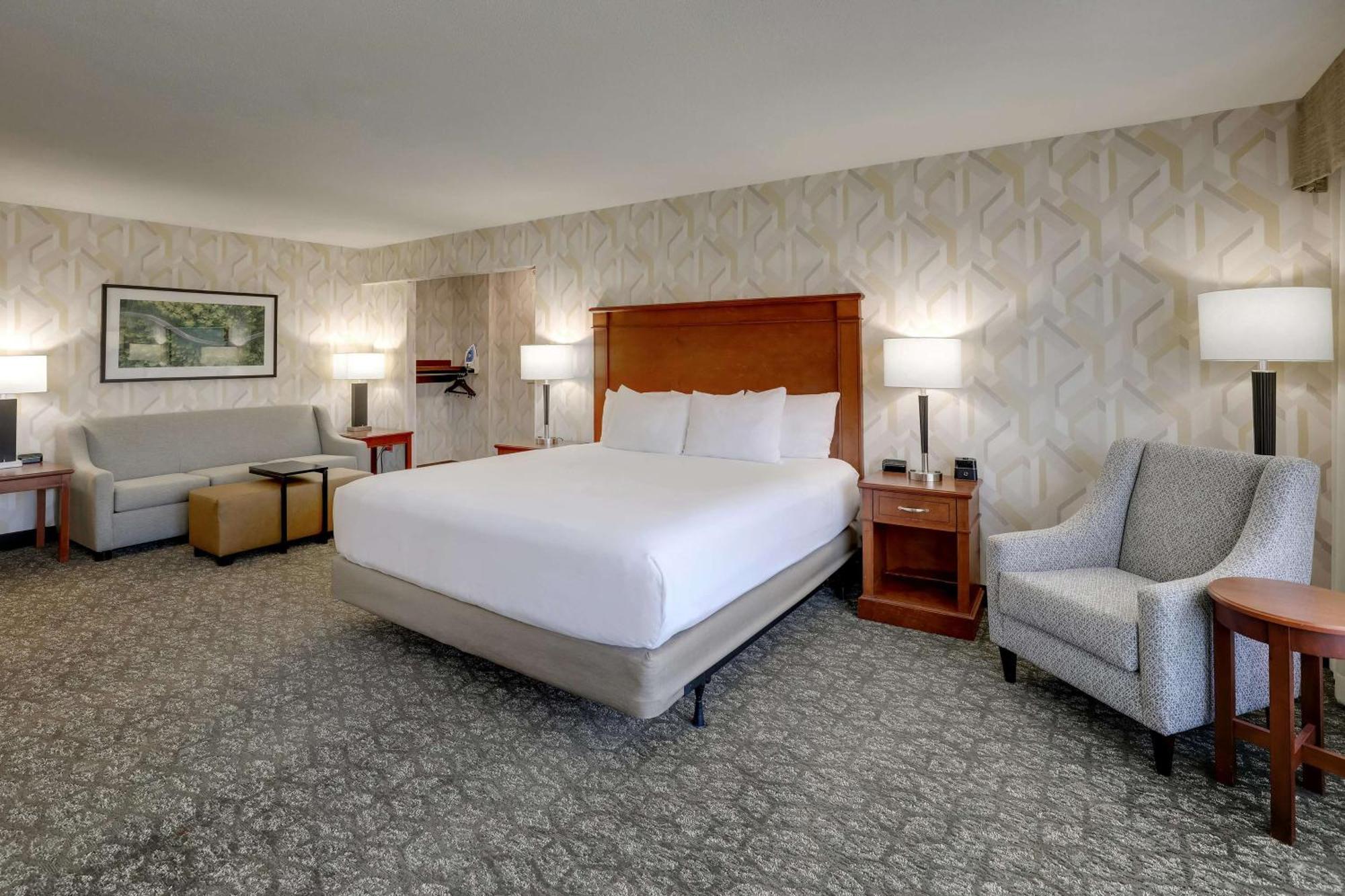 Drury Inn & Suites Charlotte University Place Eksteriør bilde