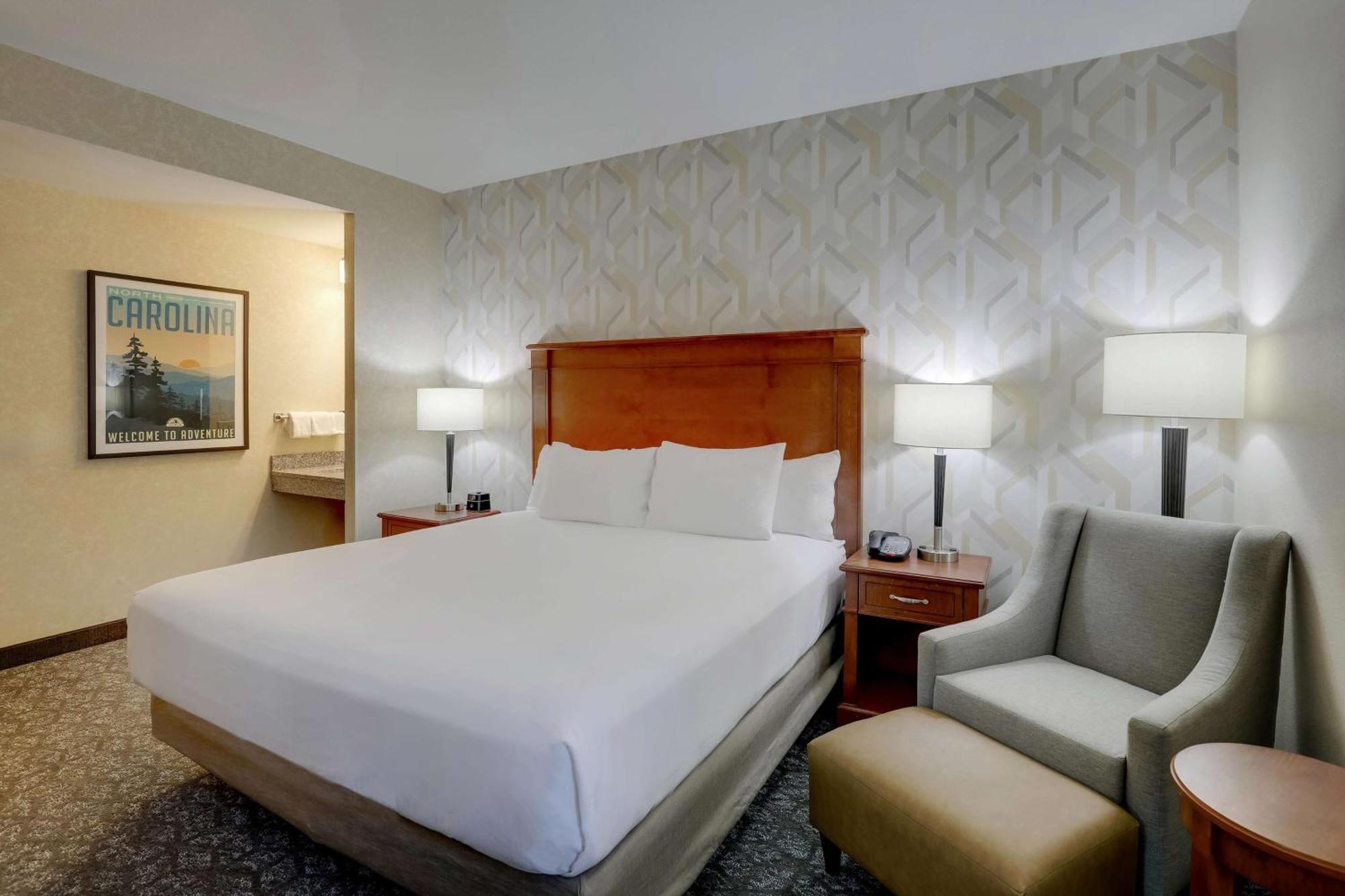 Drury Inn & Suites Charlotte University Place Eksteriør bilde