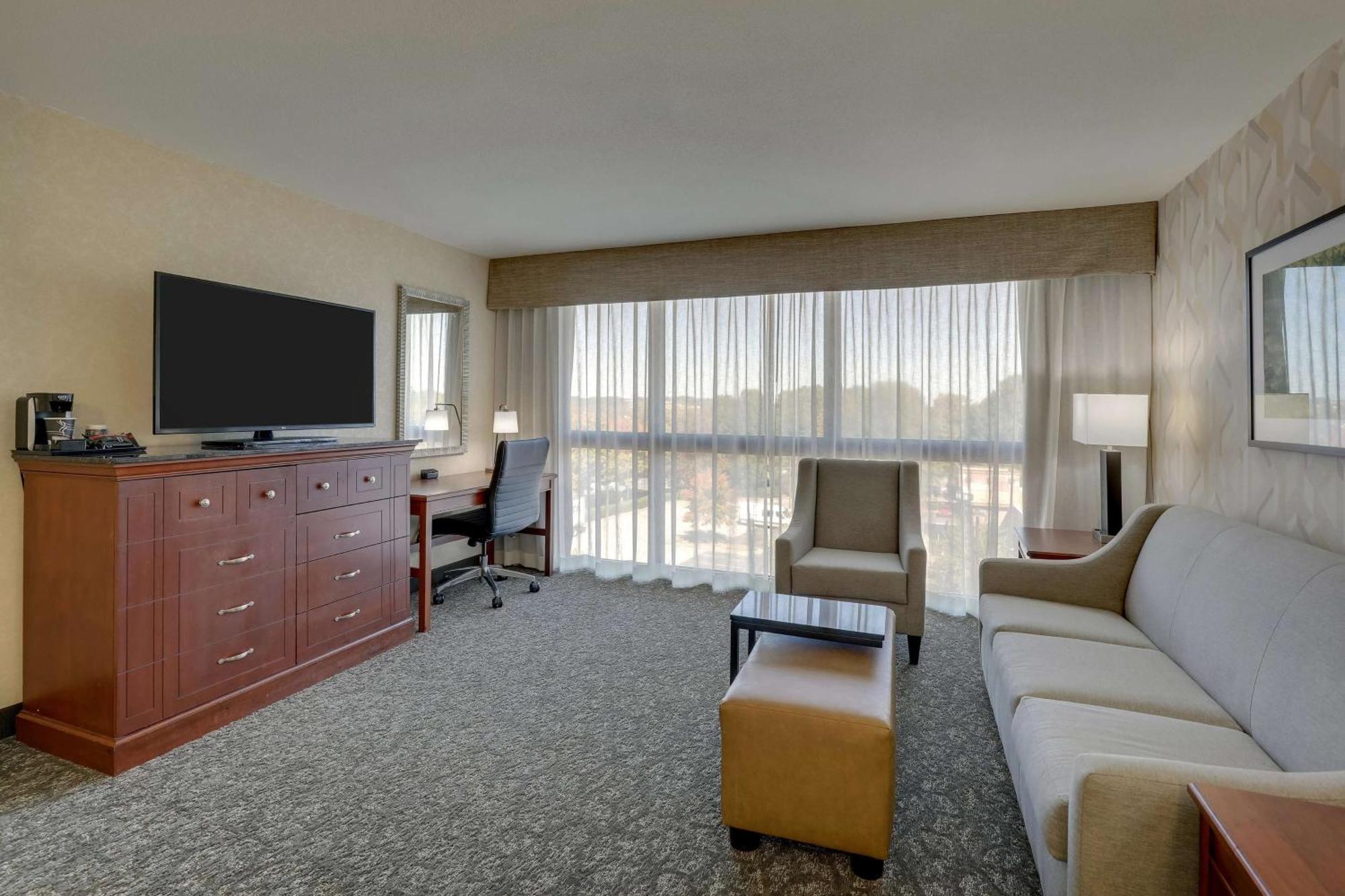 Drury Inn & Suites Charlotte University Place Eksteriør bilde