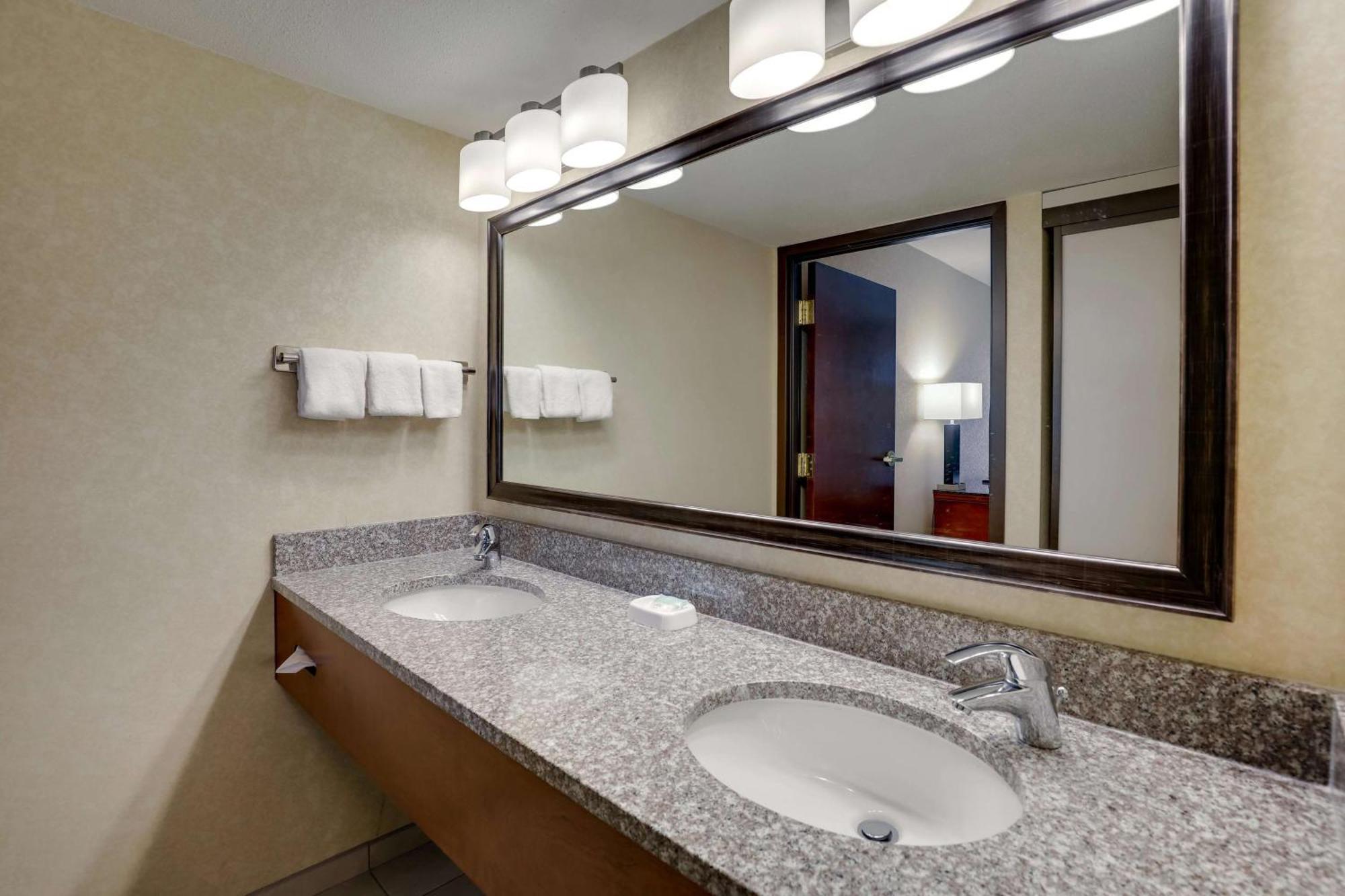Drury Inn & Suites Charlotte University Place Eksteriør bilde