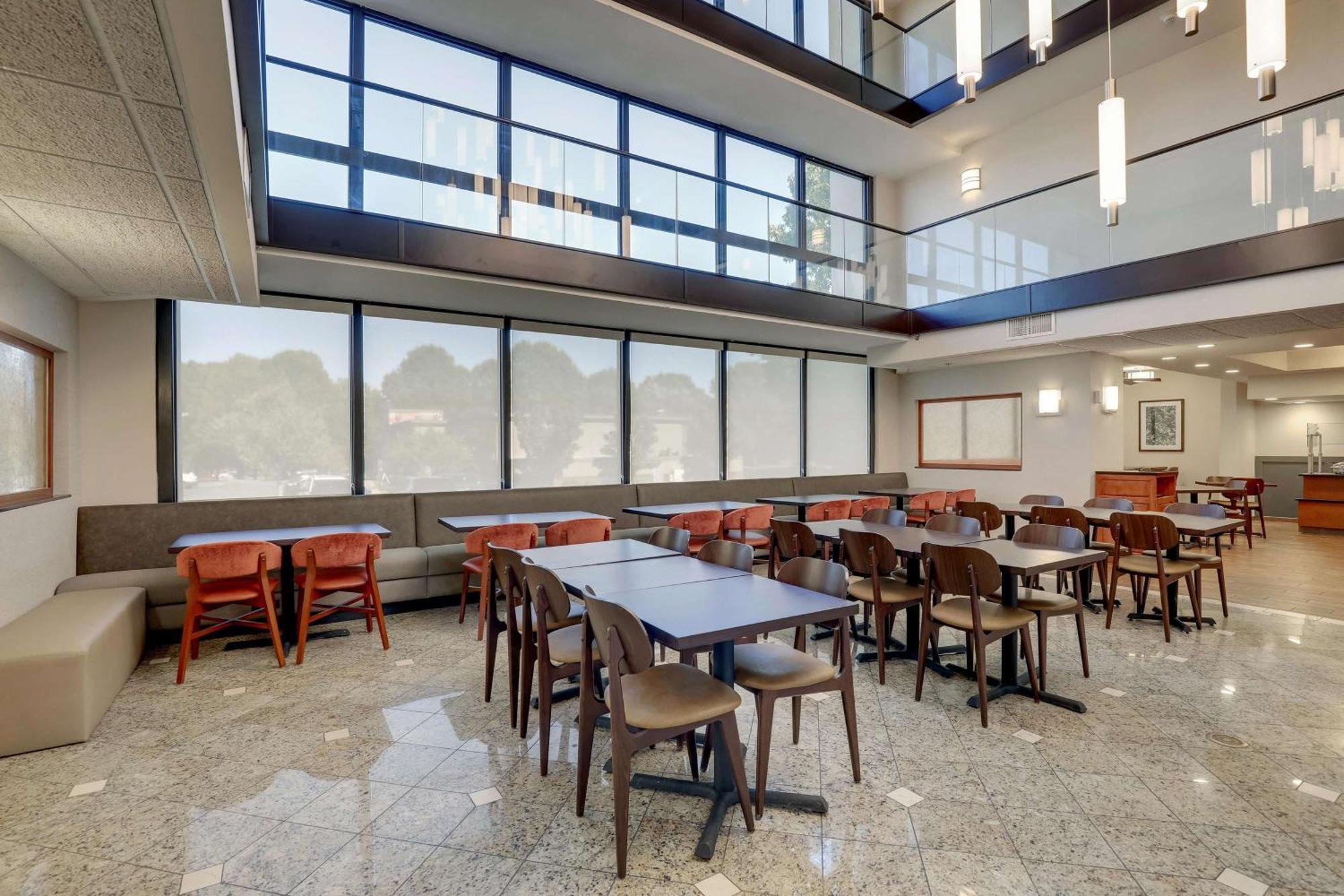 Drury Inn & Suites Charlotte University Place Eksteriør bilde